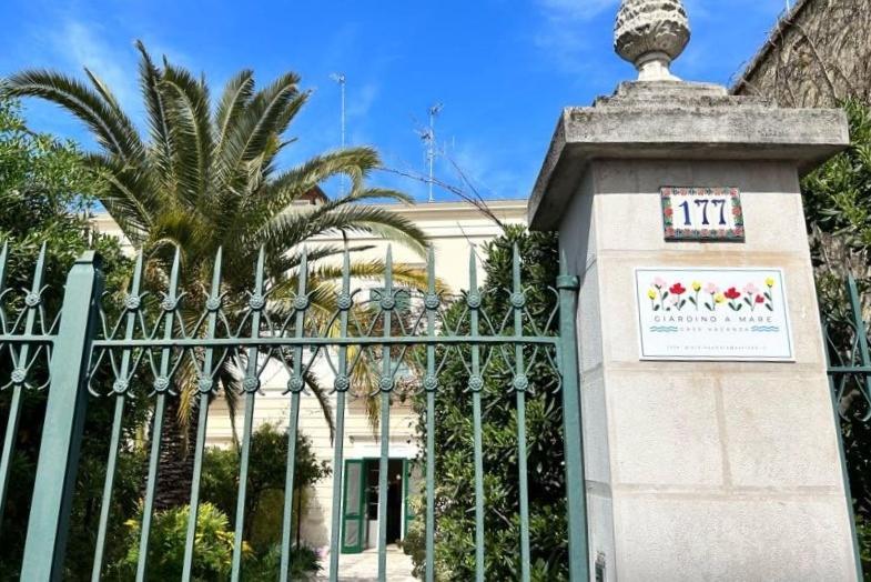 Apartamento Giardino A Mare Bari Exterior foto