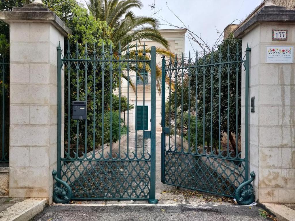 Apartamento Giardino A Mare Bari Exterior foto