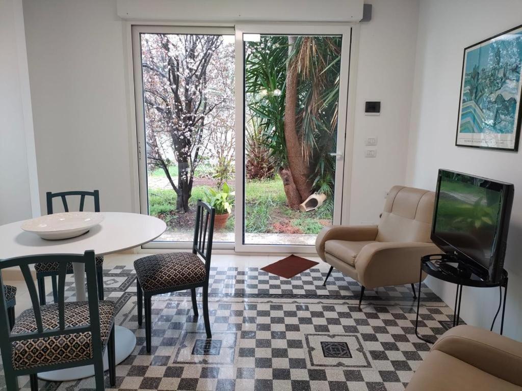 Apartamento Giardino A Mare Bari Exterior foto